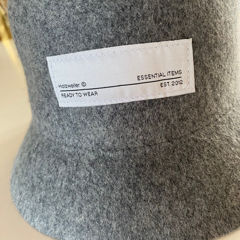 Ny/UBRUKT Holzweiler Greger Bucket Hat, grå