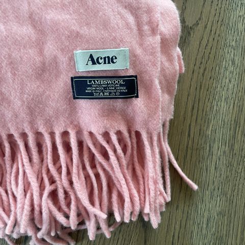 Acne skjerf