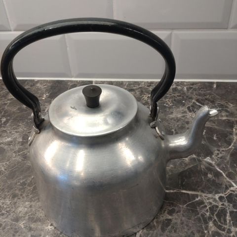 Gammel kaffekjele merket Halden Aluminium