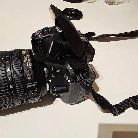 Nikon D3300 m/ Nikkor 18 - 105 mm f/ 3,5 - 5,6 ED VR zoomobjektiv + utstyr