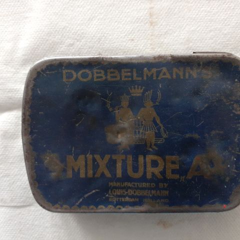 Dobbelmanns mixture tobakksboks 12x8 cm