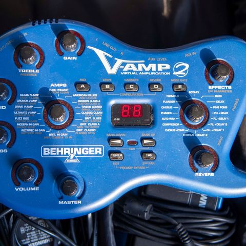 Behringer V-AMP 2 (Virtual amplifier) - gitareffekter + pedal: NY med sekk!