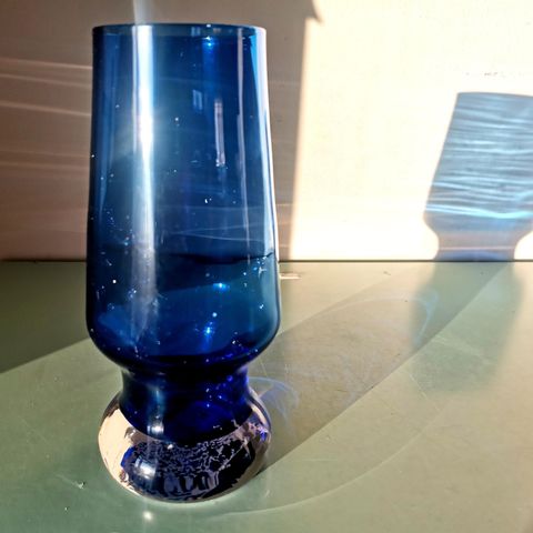 Vintage blå Magnor glassvase