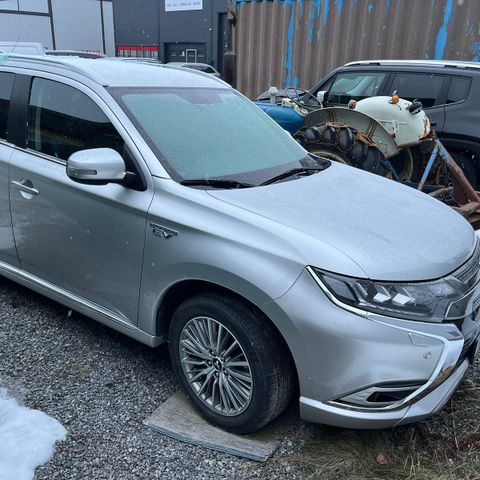 Mitsubishi Outlander PHEV 4WD 2021 mod. Selges i deler. Delebil.