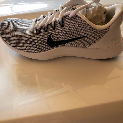 NIKE,flotte,nye nike,str 40,5