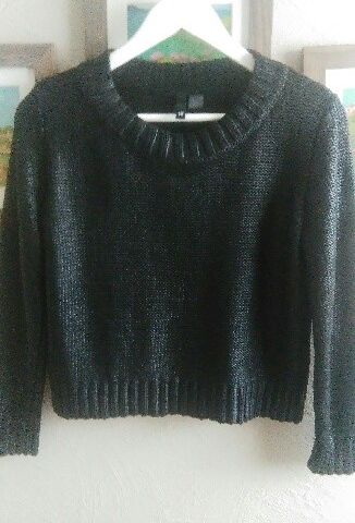 Fin svart strikke genser i størrelse 10 år