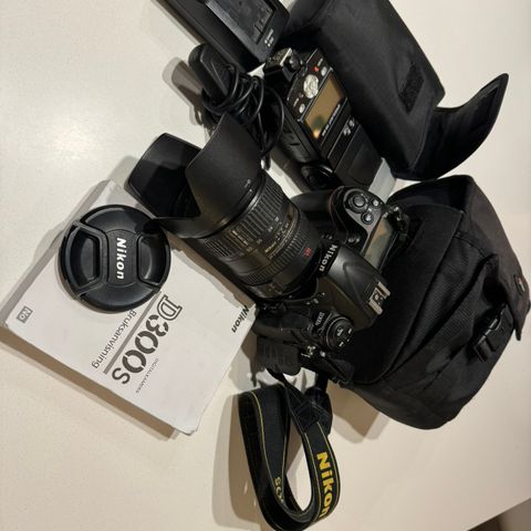 Pent brukt Nikon D300s med blitz