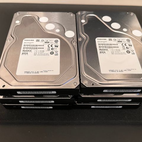 8 x TOSHIBA 2 TB Enterprise disker med God SMART-status