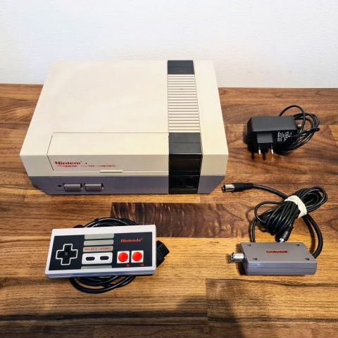 Nintendo NES med kabler og kontroller, Mulig å kjøpe spill & tilbehør