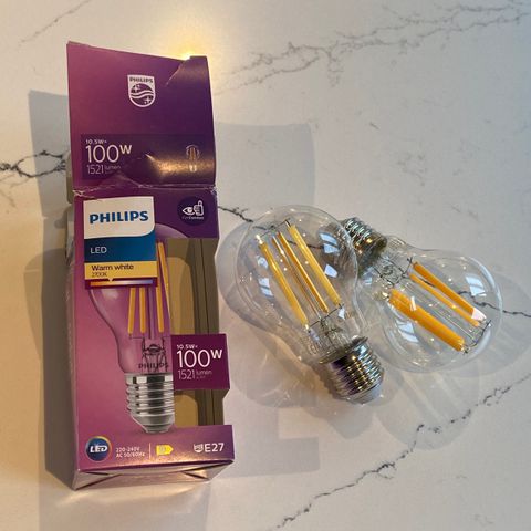 2 STK NYE PHILIPS LED LYSPÆRER E27 WARM WHITE 2700K