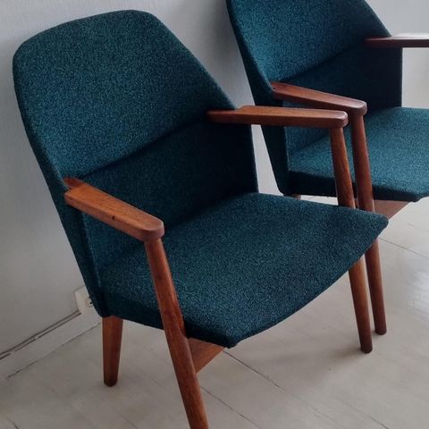 2 LIKE & LEKRE retro stoler i TEAK. Orginalt møbelstoff✨️Nyrenset & oljet.SAMLET