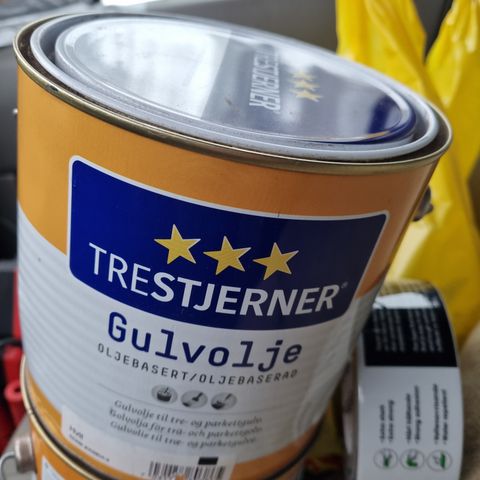 Trestjerner gulvolje hvit