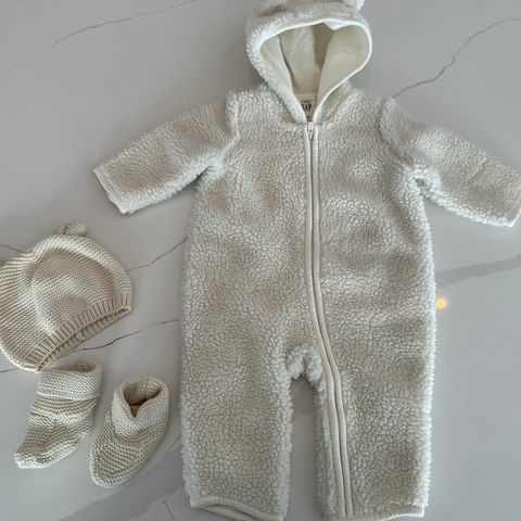 GAP baby dress med lue og sokker