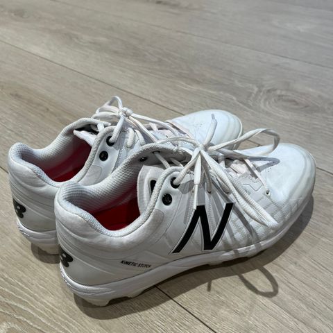 NEW BALANCE 4040 fotballsko. Str 41,5