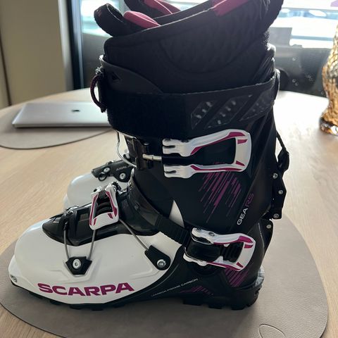 Nye Scarpa Gea RS toppturstøvler (kun brukt 30min). Str 41/26