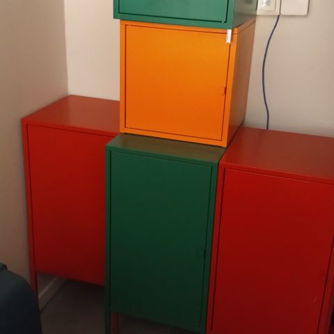 IKEA Lixhult oransje (lavt) og grønt (lav+høyt)