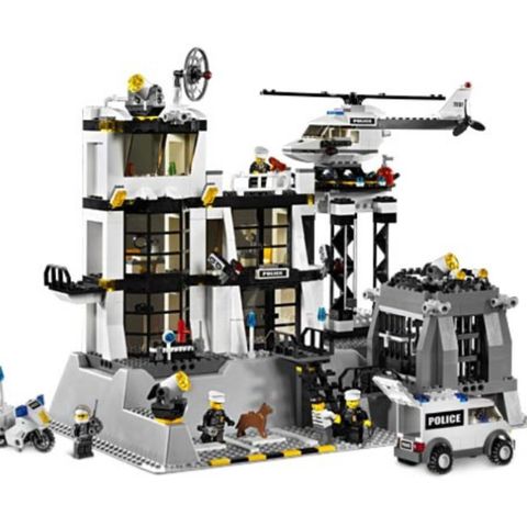 lego 7237 Police station with light up minifigure