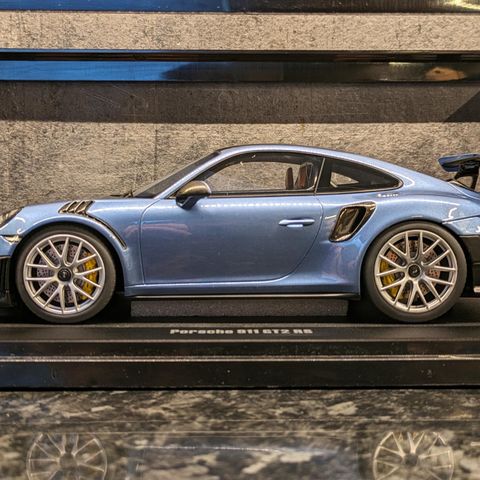 Porsche 911 GT2 RS (991.2) - 2021 modell - GT Spirit GT429- Limited Edition 1:18