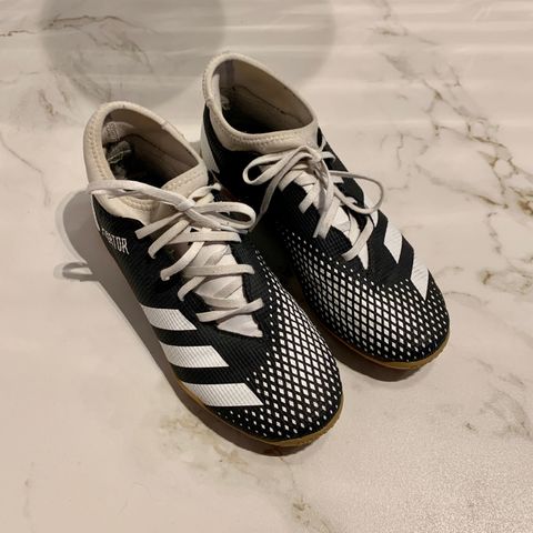 Adidas Predator innesko str 41 1/3