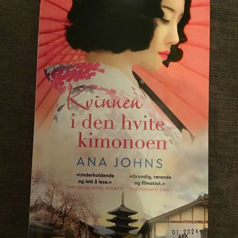 Pocketbok: Ana Johns, Kvinnen i den hvite kimonoen