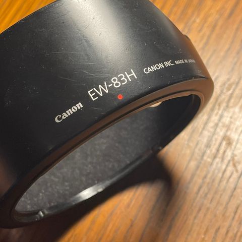 Lens hood CANON EW-83H used