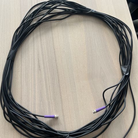 Videokabel med bnc plugger 30 meter