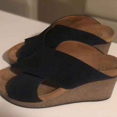 NYE softwalk leather sandaler
