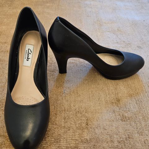 Clarks sorte pumps