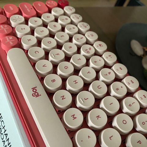 Logitech Pop Keys keyboard + mus  - ny