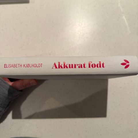 Akkurat født, Elisabeth Kjølholdt