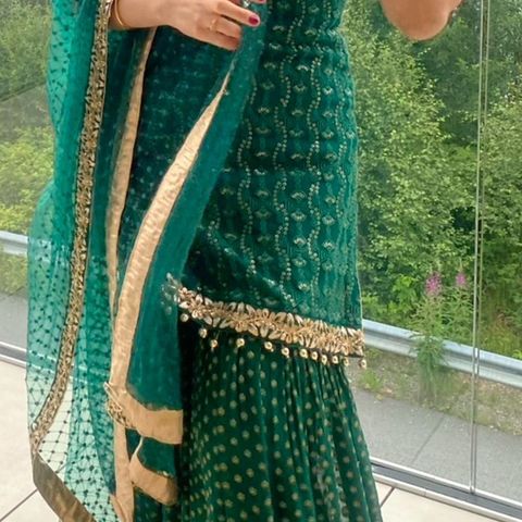 Pakistanske / indiske dameklær- passer til Eid/ årets wedding season