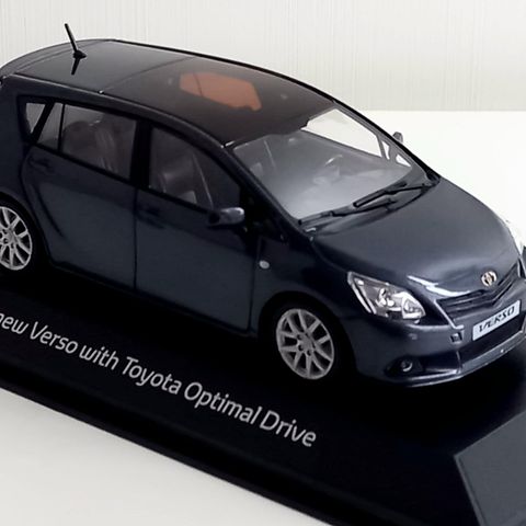 1:43 Minichamps Toyota Verso