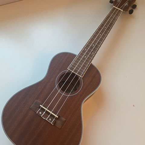 Everdeen UKCB ukulele
