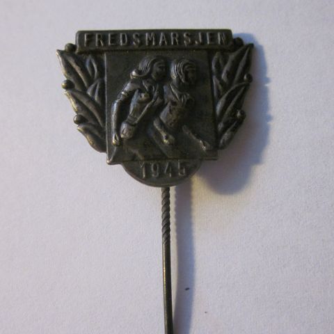 "Fredsmarsjen 1945"  - pin/nål.