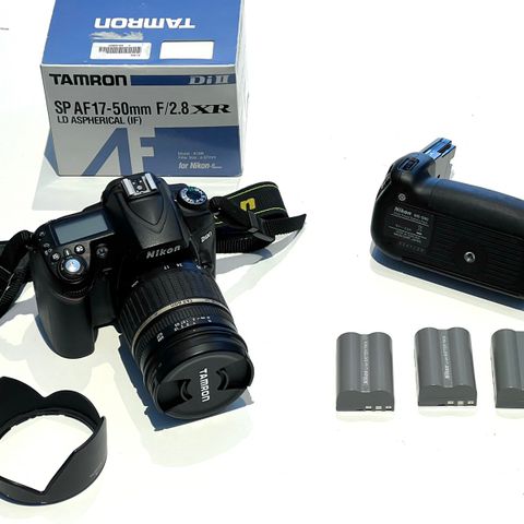 Nikon D90 m/ Tamron 17-50 f/2.8, batterigrep etc