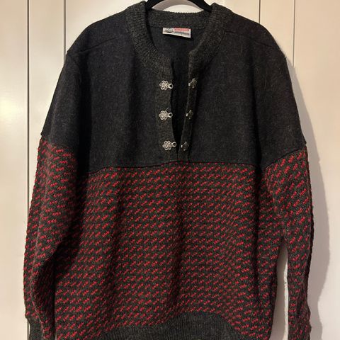 Scandinavian Knitwear of Norway, mens sweater. Black and red, large.