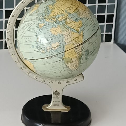 Flott vintage globus i metall