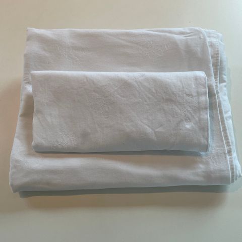 Sengetøy 70*90cm hvitt med bamsebroderi