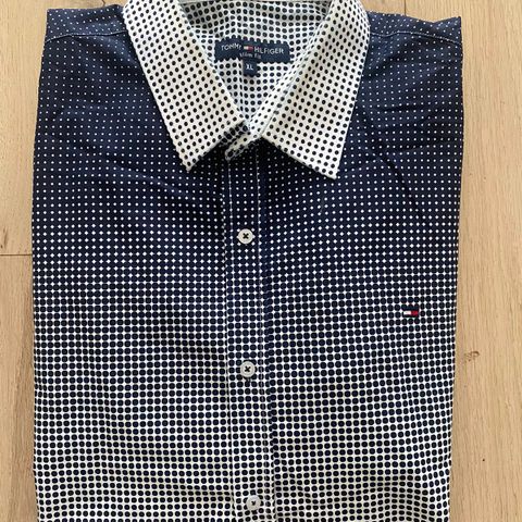 Tommy Hilfiger herre skjorte XL slim fit