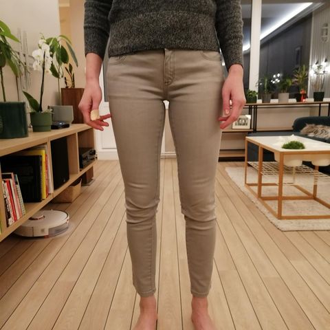 Lysegrå bukser fra Massimo Dutti
