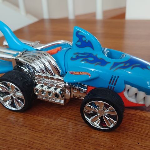 Hot Wheels Monster Action Motorized  Sharkruiser