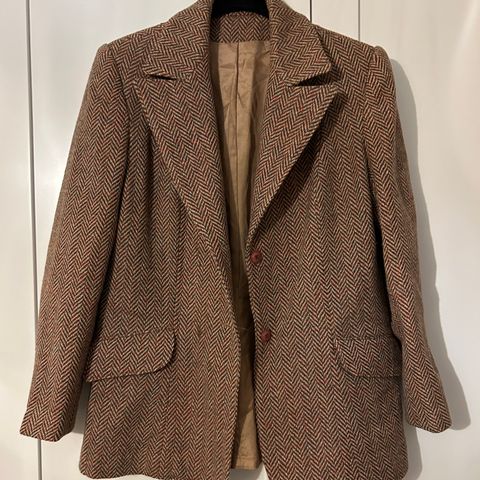 Ladies vintage brown wool cropped blazer. Size M/L.  Perfect condition.