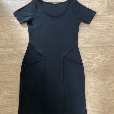 Filippa K kjole, svart. M. kr300