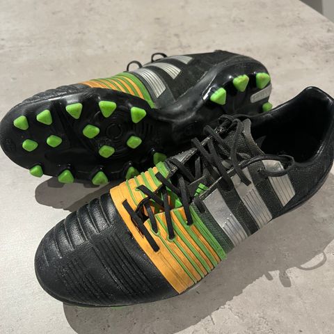 Fotballsko Adidas nitrocharge 1.0 AG str 40