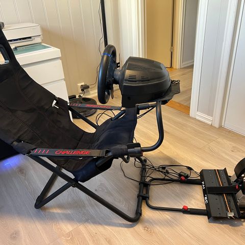 Thrustmaster T300+Fanatec CSL+Playseat Challenge. Perfekt for SimRacing