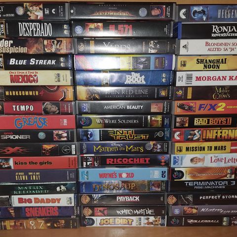 6 VHS spillere / 450 VHS kassetter