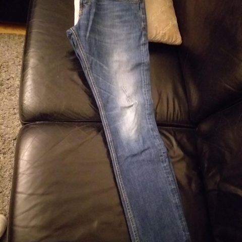 2 Dolce & Gabana jeans bukser i størrelsen 31/34