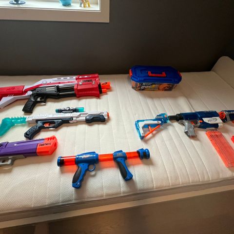 Diverse nerf utstyr selges