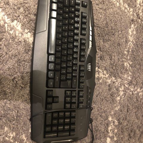 Så si nytt keyboard til pc fra Leet selges rimelig