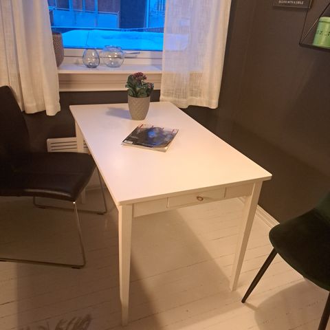 Kjøkkenbord fra Elegant